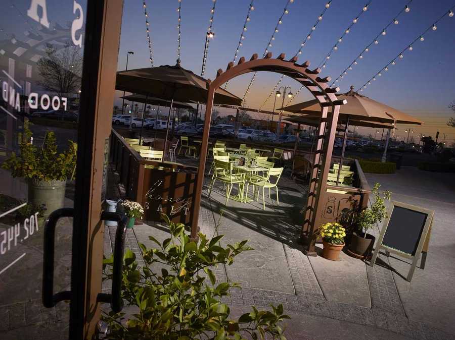 PHOTOS Outdoor dining in Las Vegas Gallery