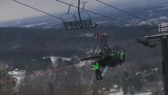 Ski lift malfunction in Pennsylvania injures 5 Ski lift malfunction in Pennsylvania injures 5